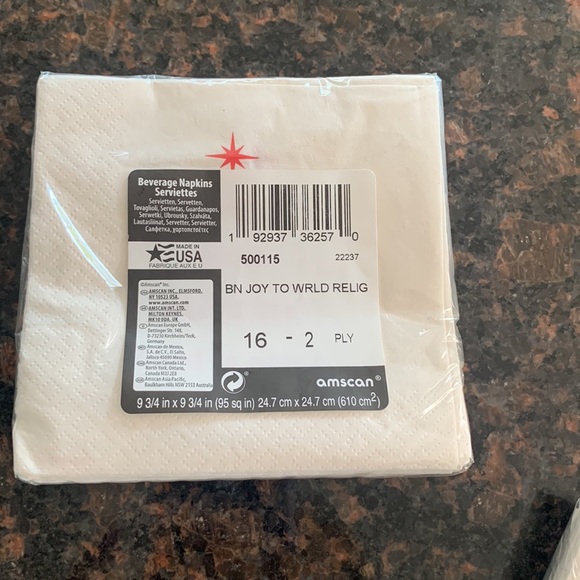 50pc 8.5in holiday plates w/3 16pc joy to the world beverage napkins - Picture 3 of 4